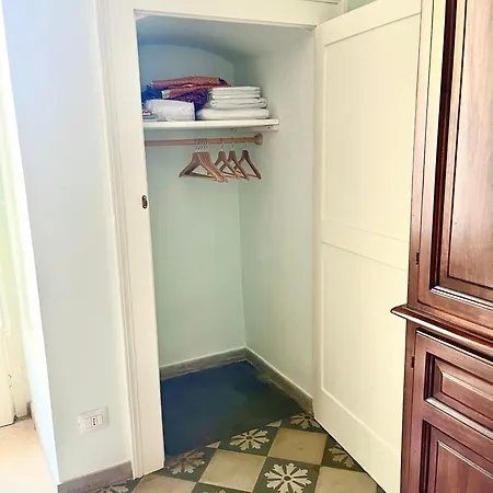 Mar Di Levante Living アパート